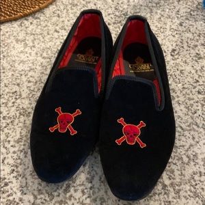 Scull head, a house slipper with embroidery design